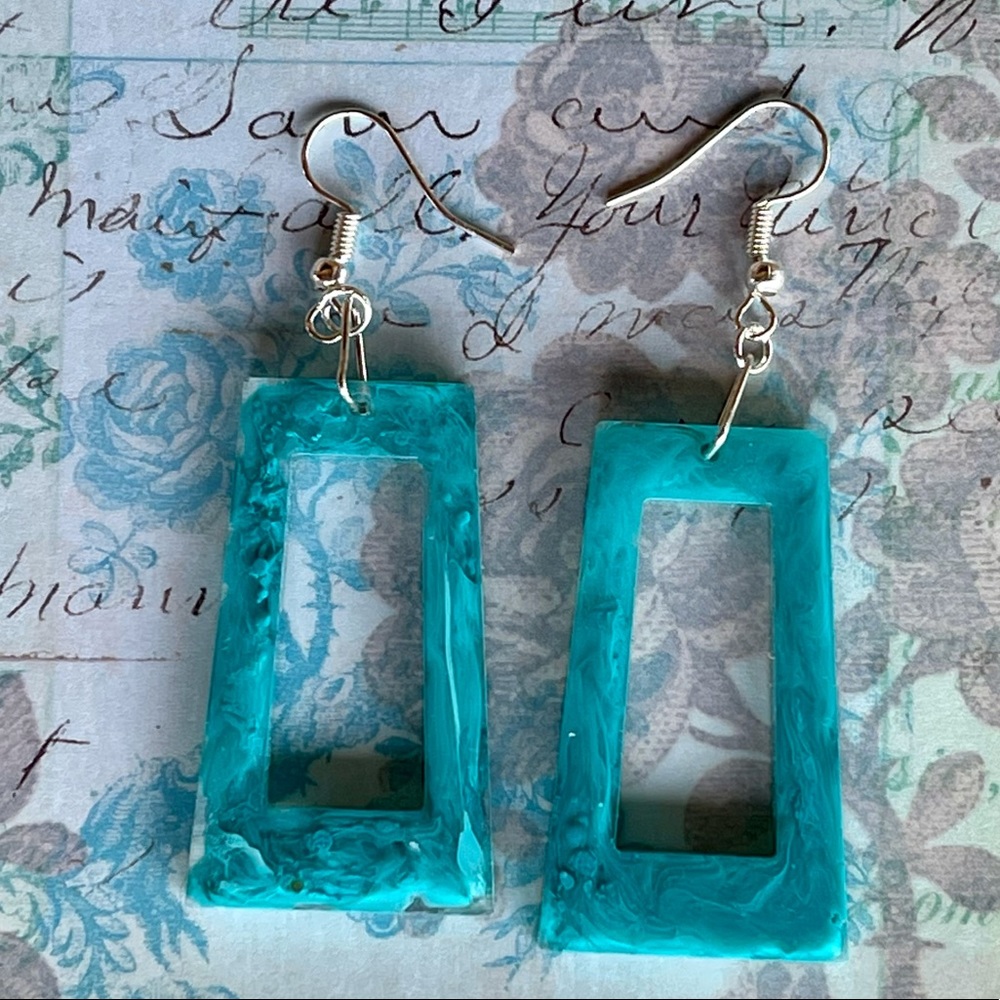 HANDMADE resin earrings blue/green